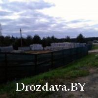 На въезде в деревню Боровляны-2 со стороны кафе ОЧАГ начали строить СТО